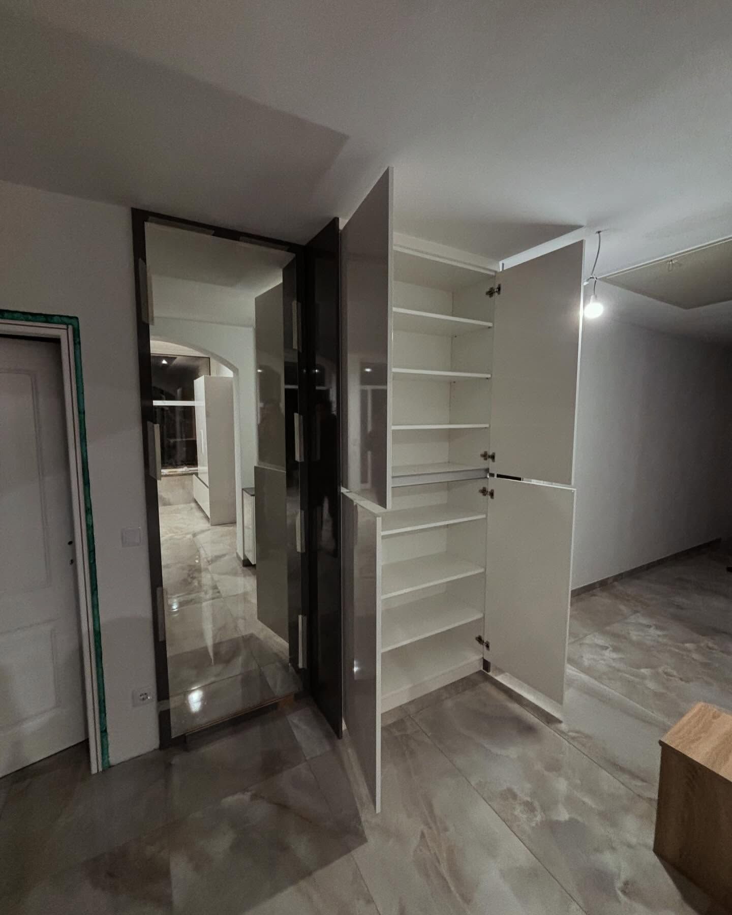 Einbauschrank Hochglanz